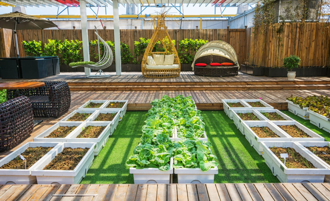 Brilliant Ideas for Small Backyard Gardens